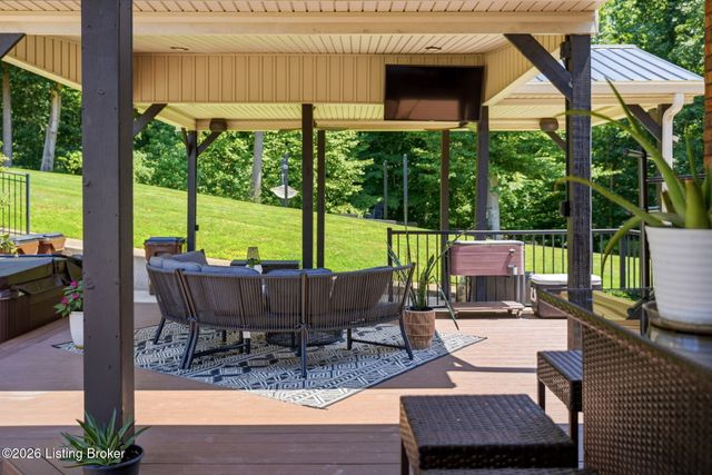 8101 Bella Woods Dr, Louisville, KY 40214