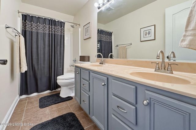 8101 Bella Woods Dr, Louisville, KY 40214