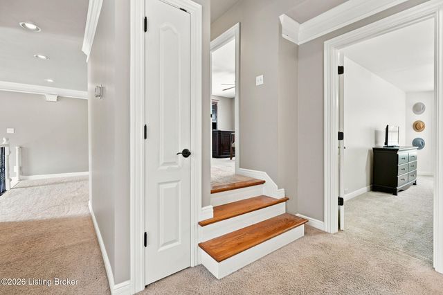 8101 Bella Woods Dr, Louisville, KY 40214