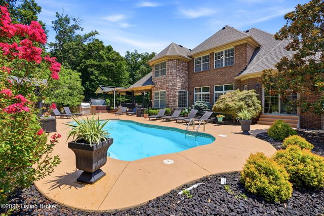 8101 Bella Woods Dr, Louisville, KY 40214