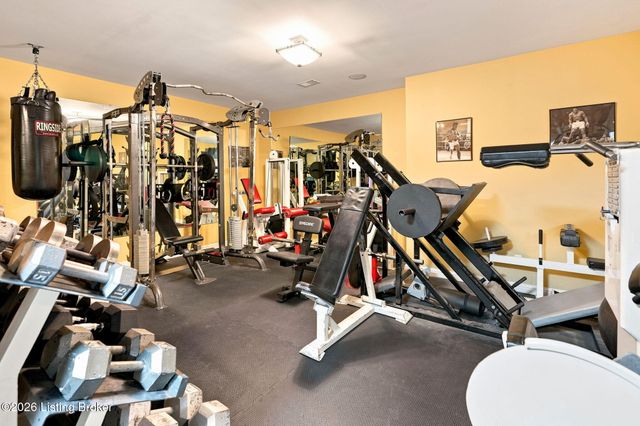 8101 Bella Woods Dr, Louisville, KY 40214