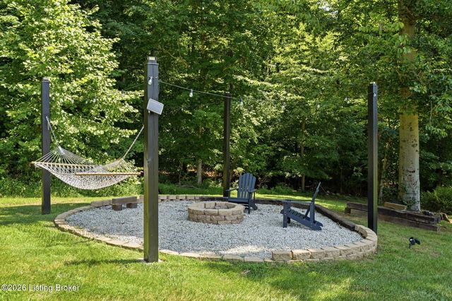 8101 Bella Woods Dr, Louisville, KY 40214