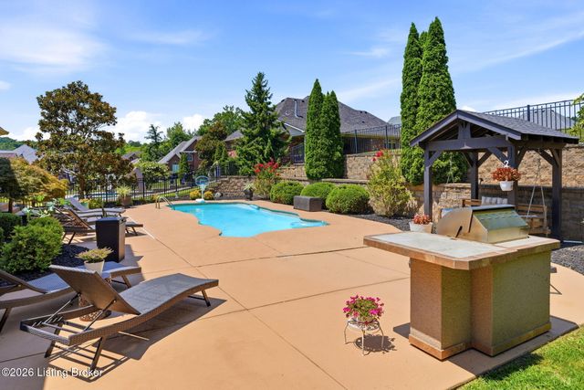 8101 Bella Woods Dr, Louisville, KY 40214