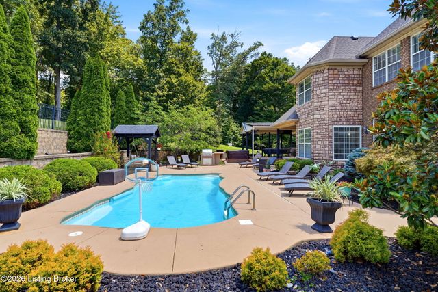 8101 Bella Woods Dr, Louisville, KY 40214