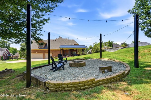 8101 Bella Woods Dr, Louisville, KY 40214