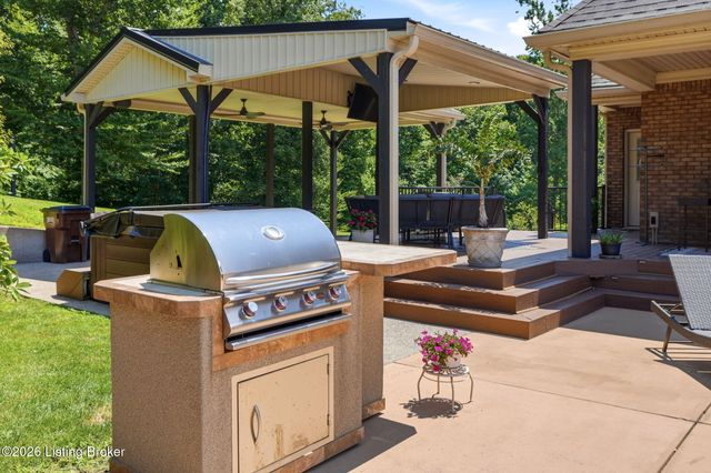 8101 Bella Woods Dr, Louisville, KY 40214