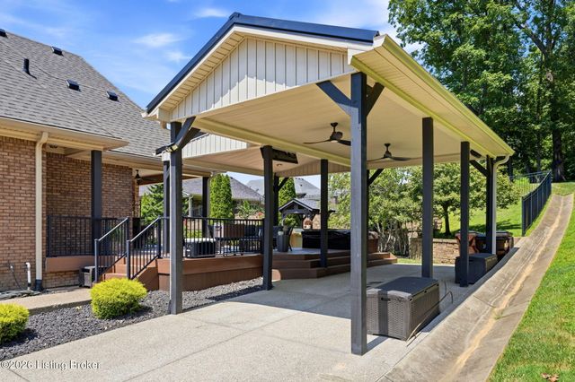 8101 Bella Woods Dr, Louisville, KY 40214
