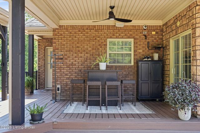 8101 Bella Woods Dr, Louisville, KY 40214