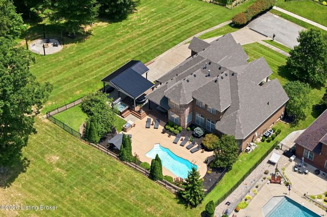 8101 Bella Woods Dr, Louisville, KY 40214