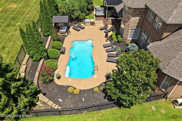 8101 Bella Woods Dr, Louisville, KY 40214