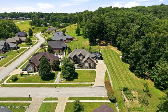 8101 Bella Woods Dr, Louisville, KY 40214