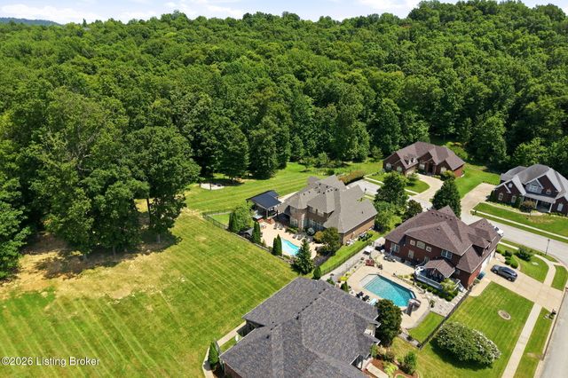 8101 Bella Woods Dr, Louisville, KY 40214