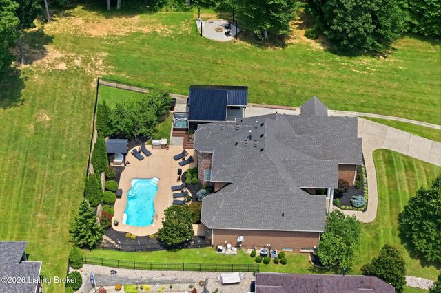 8101 Bella Woods Dr, Louisville, KY 40214