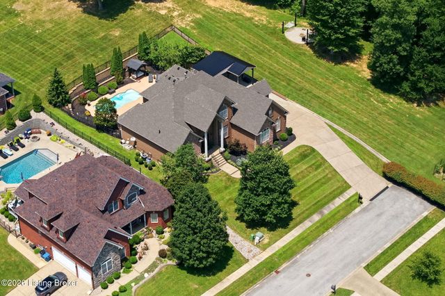 8101 Bella Woods Dr, Louisville, KY 40214