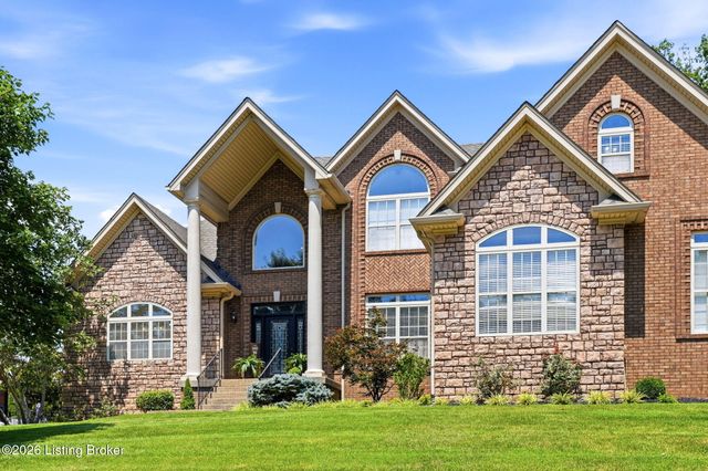 8101 Bella Woods Dr, Louisville, KY 40214