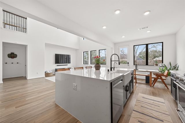 2806 Tumlinson Drive, Fresno, TX 77545