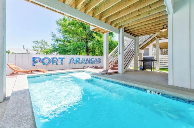 410 N Station St, Port Aransas, TX 78373