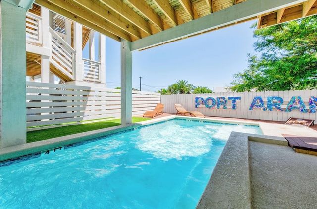 410 N Station St, Port Aransas, TX 78373