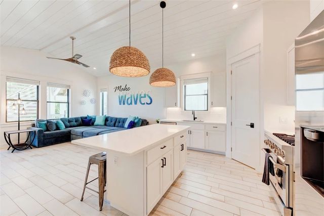 410 N Station St, Port Aransas, TX 78373