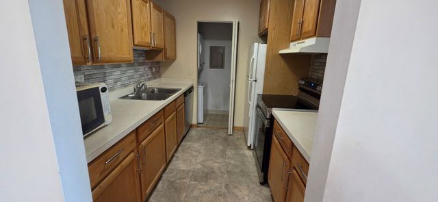 940 N Lakeside Drive 2A, Vernon Hills, IL 60061