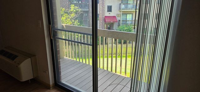 940 N Lakeside Drive 2A, Vernon Hills, IL 60061