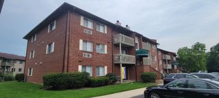 940 N Lakeside Drive 2A, Vernon Hills, IL 60061