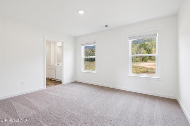 127 N Rolling Meadows Drive, Harriman, TN 37748