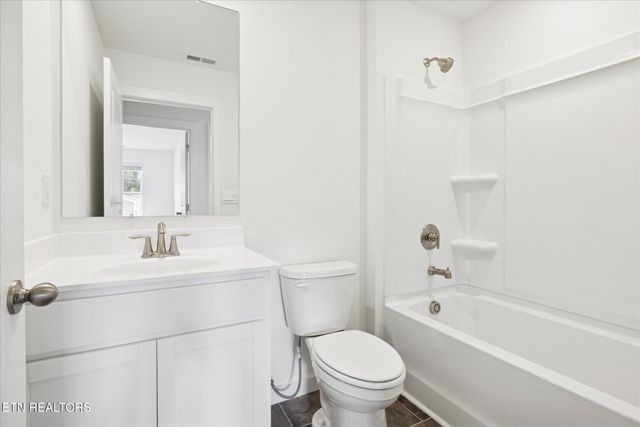 127 N Rolling Meadows Drive, Harriman, TN 37748