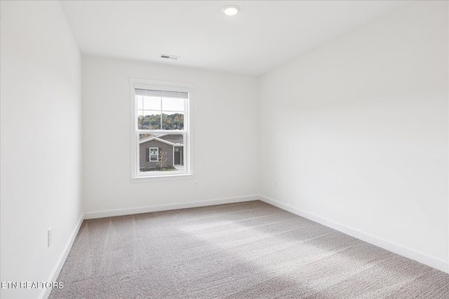 127 N Rolling Meadows Drive, Harriman, TN 37748