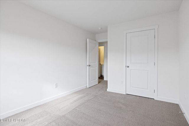 127 N Rolling Meadows Drive, Harriman, TN 37748