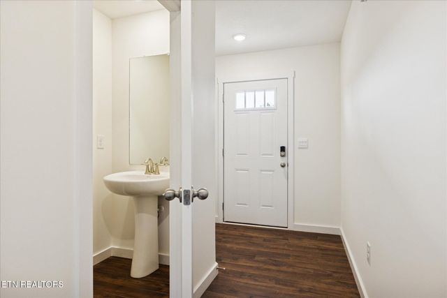 127 N Rolling Meadows Drive, Harriman, TN 37748