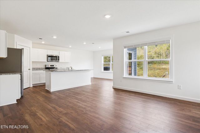 127 N Rolling Meadows Drive, Harriman, TN 37748