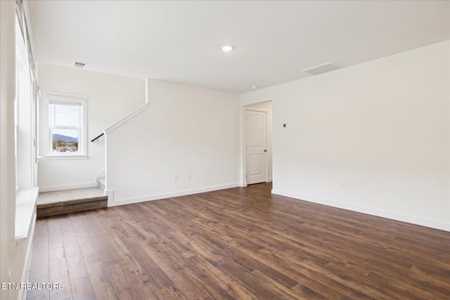 127 N Rolling Meadows Drive, Harriman, TN 37748