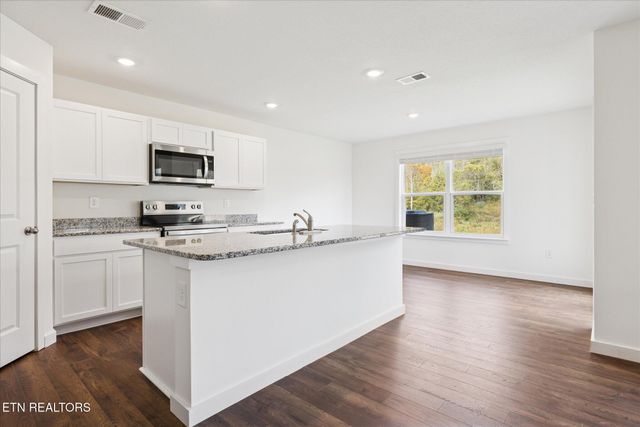 127 N Rolling Meadows Drive, Harriman, TN 37748