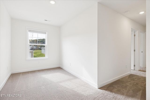 127 N Rolling Meadows Drive, Harriman, TN 37748