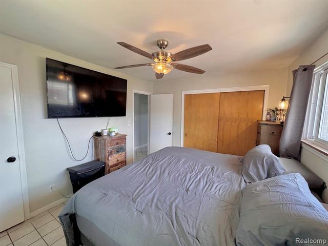 21218 Benjamin Street, Saint Clair Shores, MI 48081