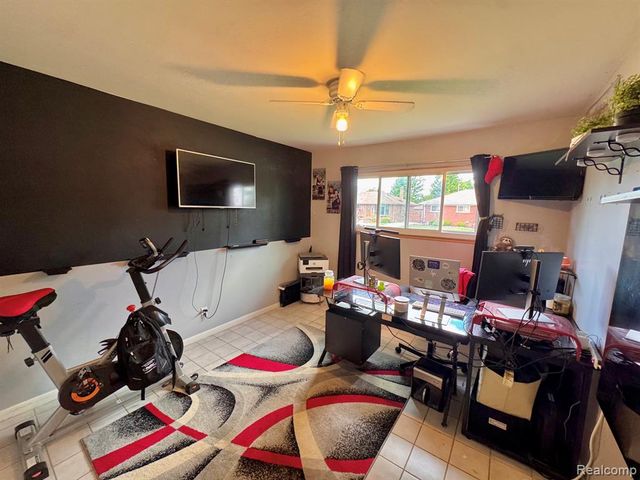 21218 Benjamin Street, Saint Clair Shores, MI 48081