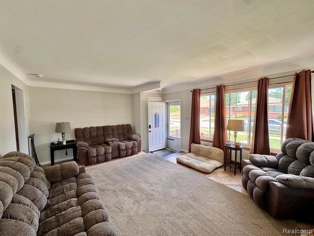 21218 Benjamin Street, Saint Clair Shores, MI 48081