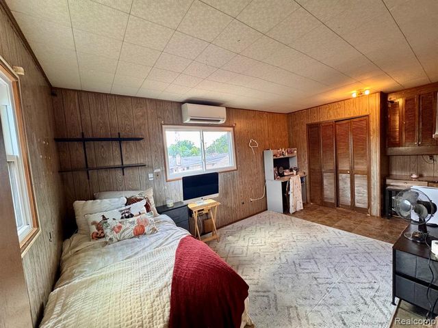 21218 Benjamin Street, Saint Clair Shores, MI 48081