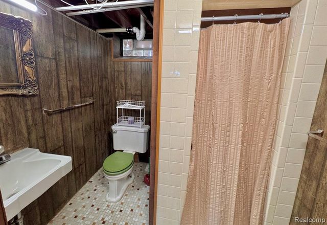 21218 Benjamin Street, Saint Clair Shores, MI 48081