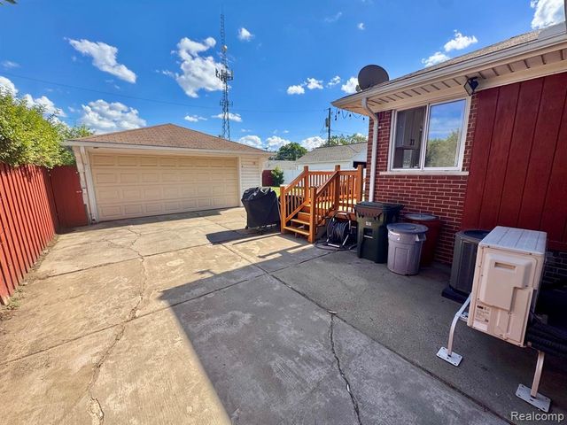 21218 Benjamin Street, Saint Clair Shores, MI 48081
