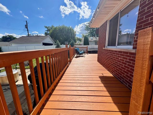 21218 Benjamin Street, Saint Clair Shores, MI 48081