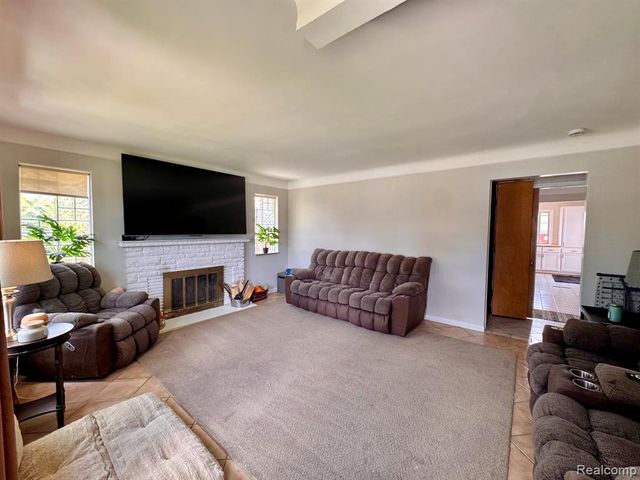 21218 Benjamin Street, Saint Clair Shores, MI 48081