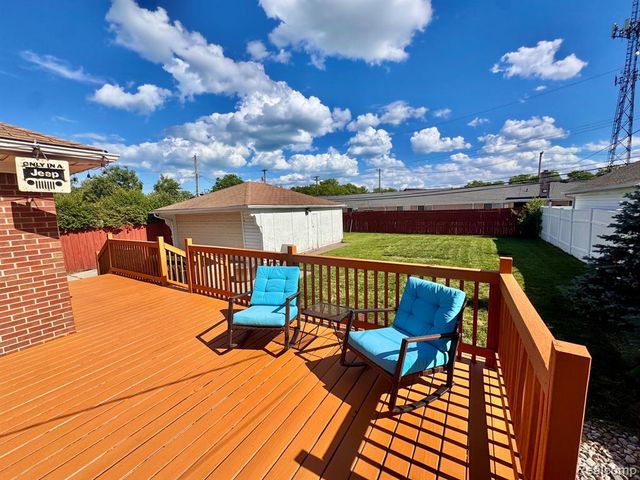 21218 Benjamin Street, Saint Clair Shores, MI 48081