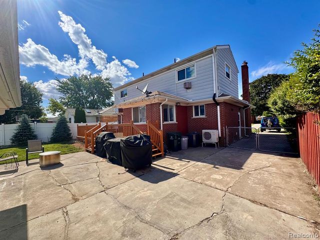 21218 Benjamin Street, Saint Clair Shores, MI 48081