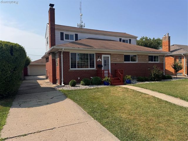 21218 Benjamin Street, Saint Clair Shores, MI 48081