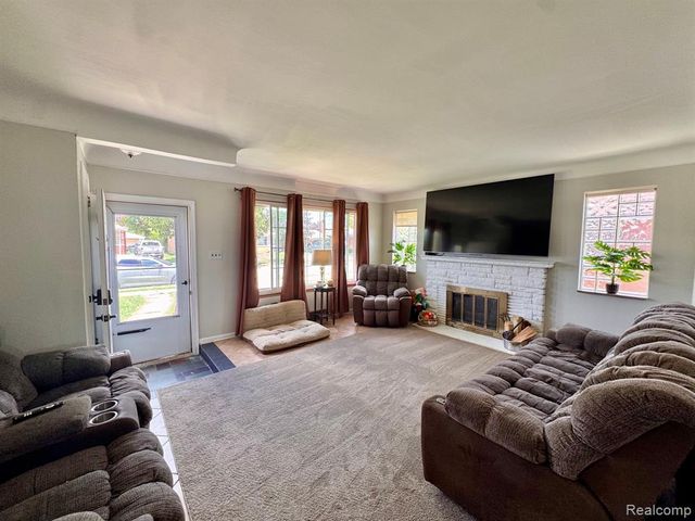 21218 Benjamin Street, Saint Clair Shores, MI 48081