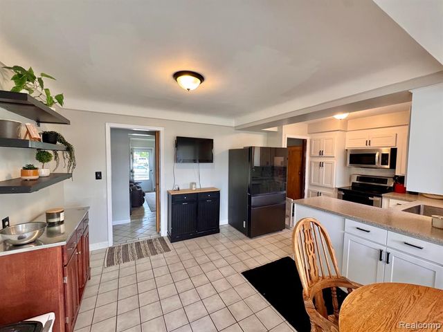 21218 Benjamin Street, Saint Clair Shores, MI 48081