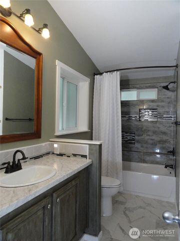 90 N Hamma Hamma Drive E, Hoodsport, WA 98548