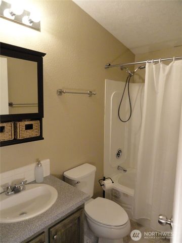 90 N Hamma Hamma Drive E, Hoodsport, WA 98548